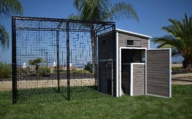 Rugged Ranch Chalet Chicken Coop Set