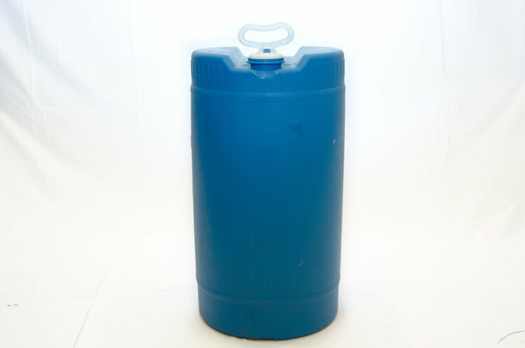 15 GALLON TANK WITH HANDLES AND LID