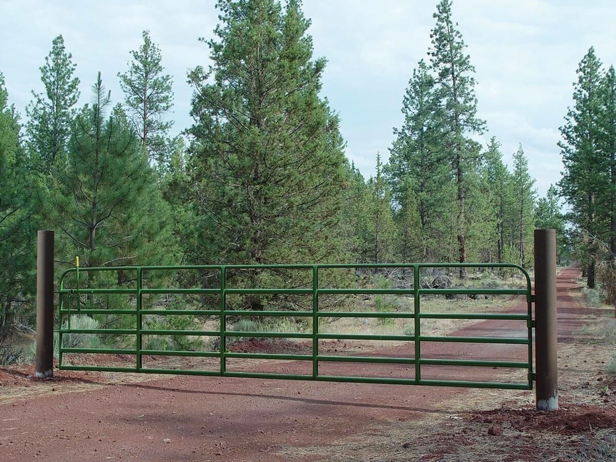 14-Ft x 52-In Heavy Duty Classic Gate with Lever Latch