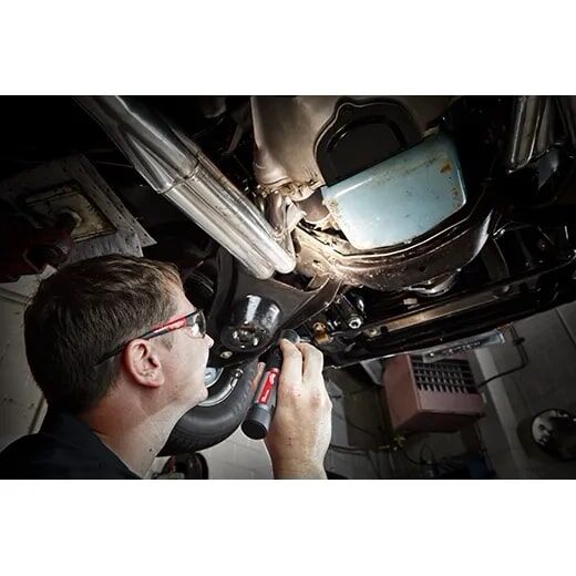 Milwaukee RedLithium USB Rechargeable Twist Focus Flashlight, 1100-Lm