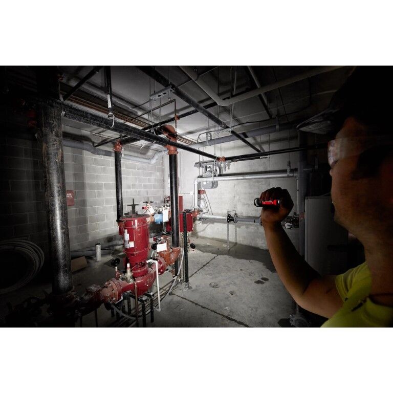 Milwaukee Focusing Flashlight, 325-Lm